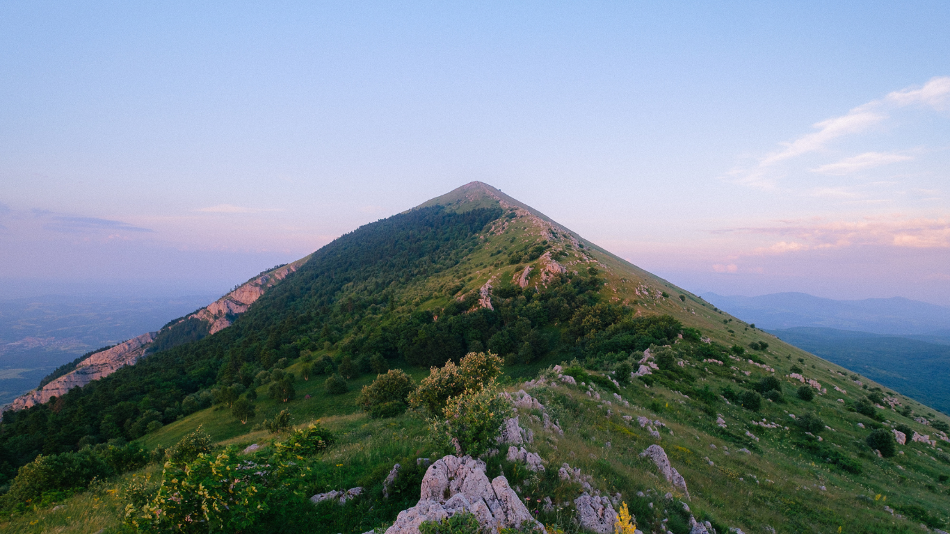 Read more about the article Uspeli smo da zaštitimo Rtanj: Građani i organizacije zaustavili planiranu “zlatiborizaciju”!